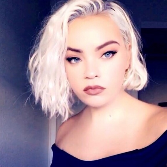 Profile Picture of Alyssa Matthews (@alymatt) on Poshmark