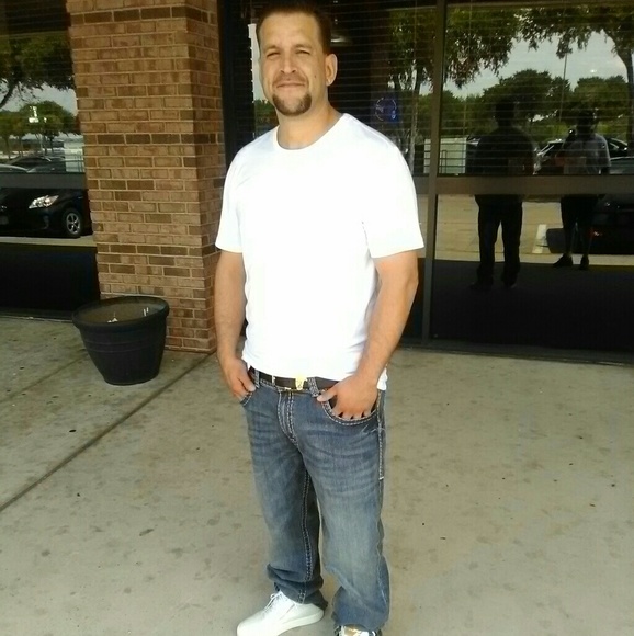 Profile Picture of Moses Rodriguez (@777momoney) on Poshmark