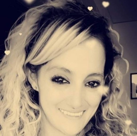 Profile Picture of Justine Archuleta (@justinearchu476) on Poshmark