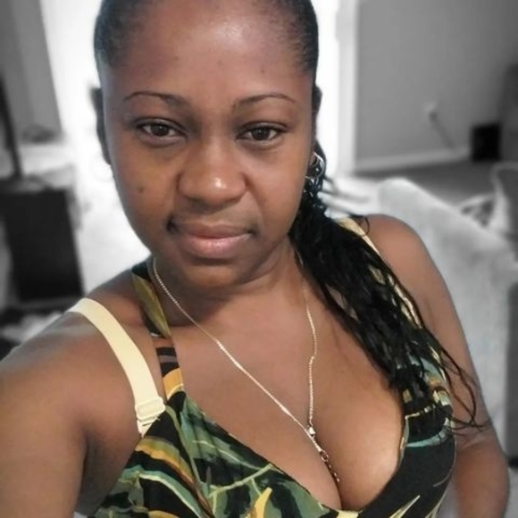Profile Picture of Yanette Calderon (@yanettecalderon) on Poshmark