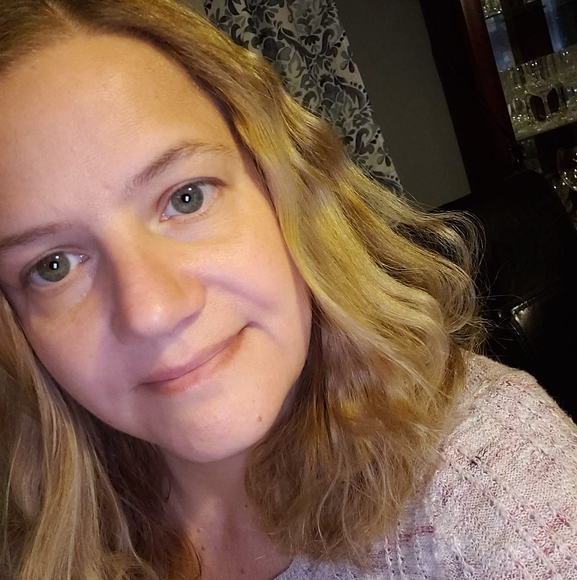 Profile Picture of Marion Arnold (@marion310377) on Poshmark