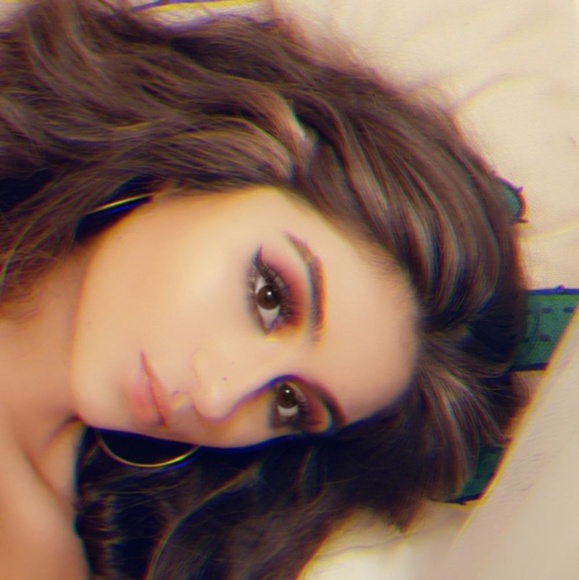 Profile Picture of Alicia Jaurigui (@aliciajaurigui) on Poshmark