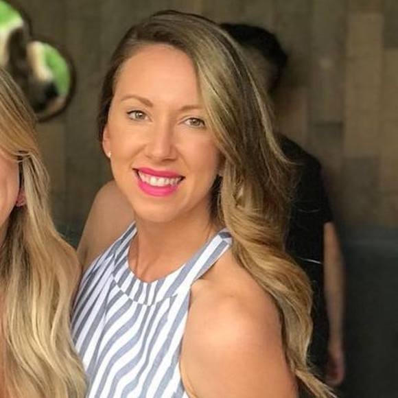 Profile Picture of Mandi Koelling (@mando0155) on Poshmark
