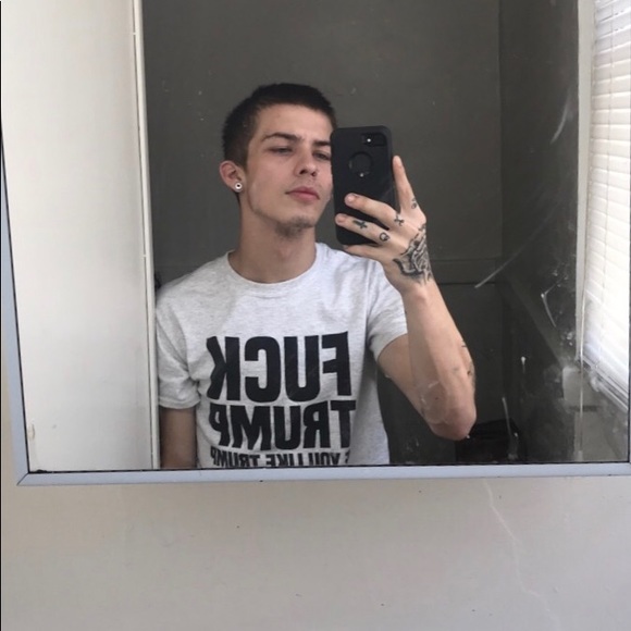 Profile Picture of Robert Carpenter (@robertcarpen929) on Poshmark