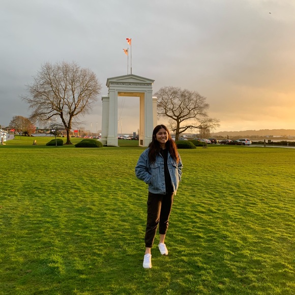 Profile Picture of Julia Kwan (@juliakwan) on Poshmark