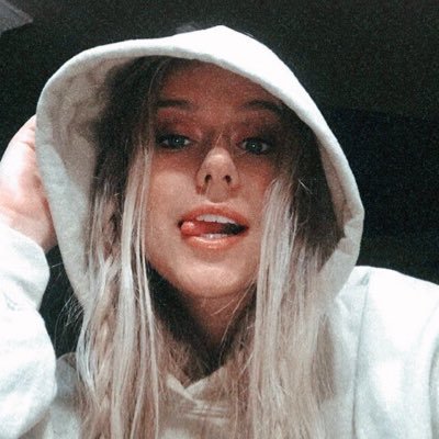 Profile Picture of Mackenzie Carroll (@___mackenziec) on Twitter
