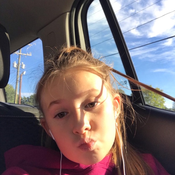 Profile Picture of Lola Beaty (@lola_beaty) on Poshmark