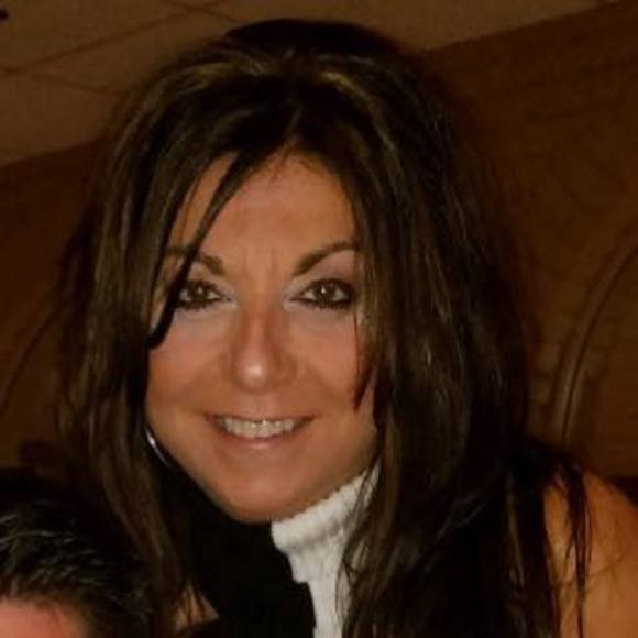 Profile Picture of Lisa Mazza (@stoeckellisa) on Poshmark