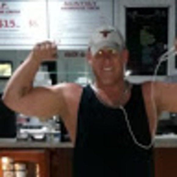 Aaron Flynn - Poshmark Profile Picture of Aaron Flynn (@80flynnmaaron) on Poshmark