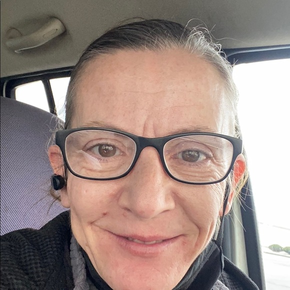 Profile Picture of Lisa Lowe (@francieslisa) on Poshmark