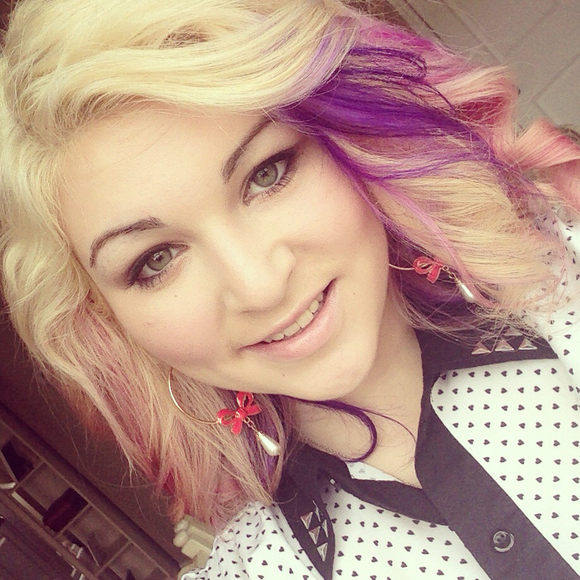 Profile Picture of Kimberly Riggs (@kimmielovesyou) on Poshmark