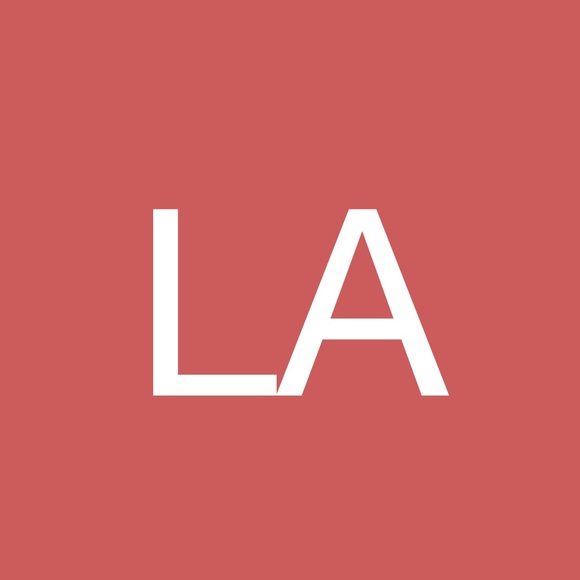 Profile Picture of Lara Anderson (@lararanderson) on Poshmark