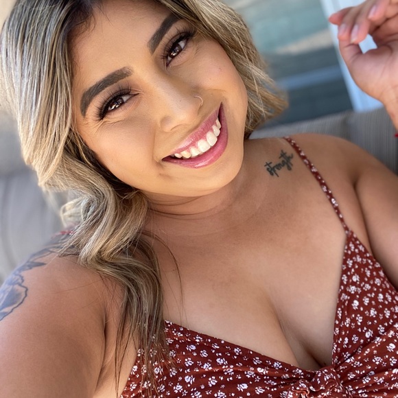 Profile Picture of Nessa🍹 Obregon (@n_obregon) on Poshmark