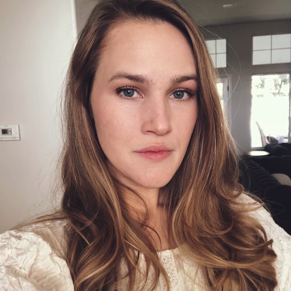 Profile Picture of Anna Black (@annablack15) on Poshmark