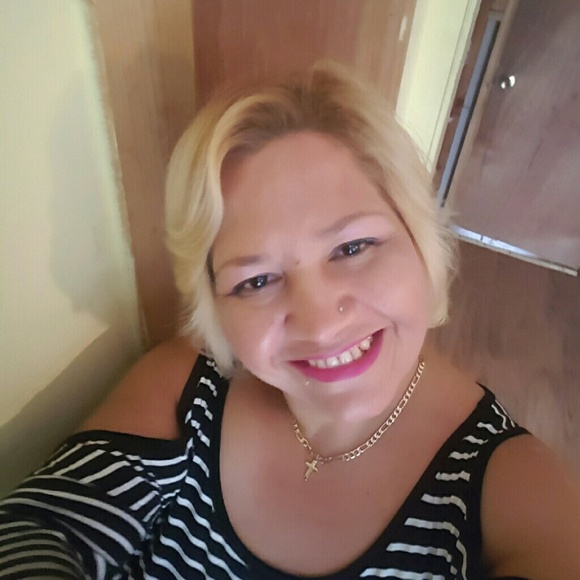 Profile Picture of Wanda Rodriguez (@bellavida45) on Poshmark