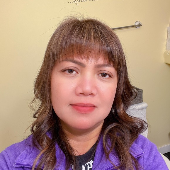 Profile Picture of Josie Ariola (@josieariola) on Poshmark