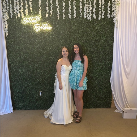 Profile Picture of Kassie Hooser (@kmhooser) on Poshmark