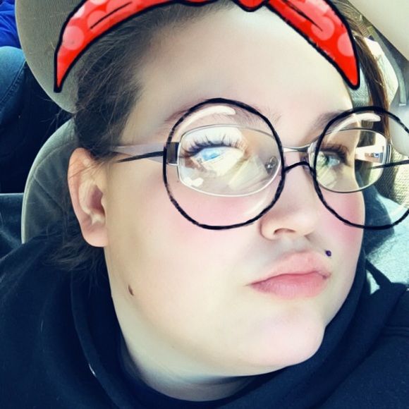 Profile Picture of Larae Spaenhower (@larae1313) on Poshmark