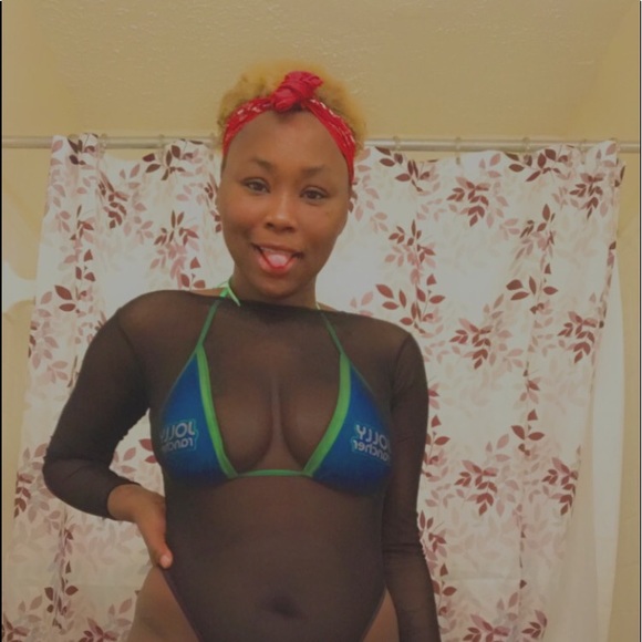 Profile Picture of Lexxy Lexxy (@lexxylexxy) on Poshmark