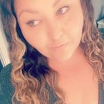 Profile Picture of Sarah Andrews (@sarahdoesskincare) on Instagram