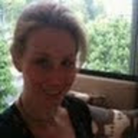 Profile Picture of Carisa Bell (@carisa_bell) on Poshmark