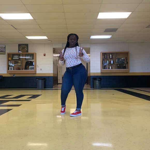 Profile Picture of Alahna Merricks (@alahnamerricks) on Poshmark