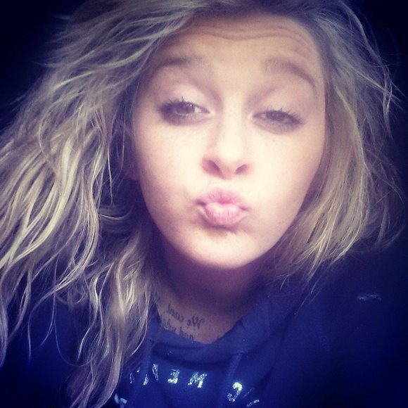 Profile Picture of Savannah Copas (@savannah_jewell) on Poshmark
