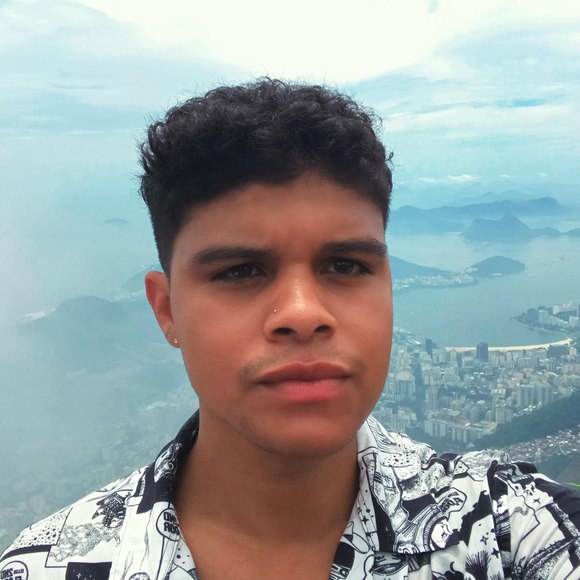 Profile Picture of Lucas Souza (@lucas_souza) on Poshmark