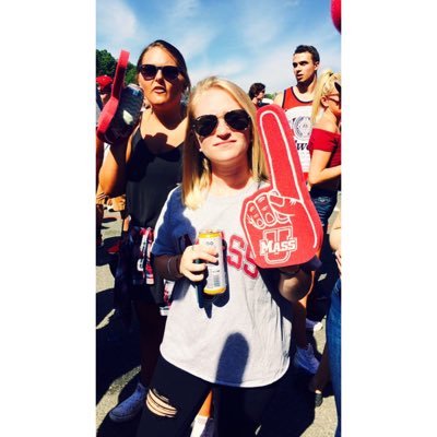 Profile Picture of Dani Fine (@d_finee) on Twitter