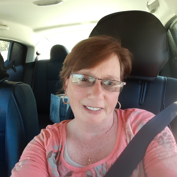 Profile Picture of Teri Clobridge (@hgreenrooster) on Poshmark