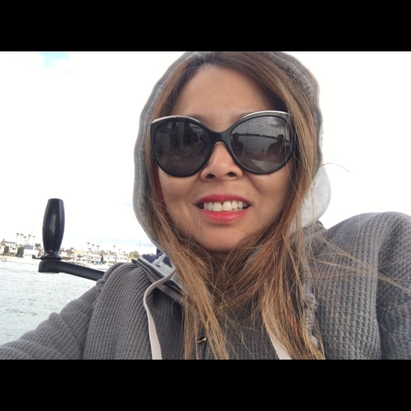 Profile Picture of Monina Mangio (@3awm) on Poshmark