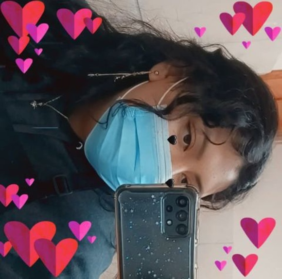 Profile Picture of Catherine Gonzalez (@catherinegon114) on Poshmark