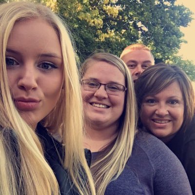 Profile Picture of Cindy Wolfe (@CindyWolfe5) on Twitter