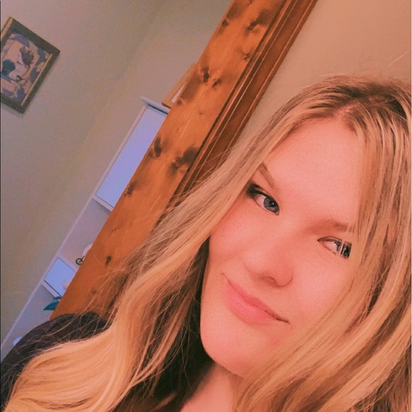 Profile Picture of Audrey Thomas (@audreygracet) on Poshmark