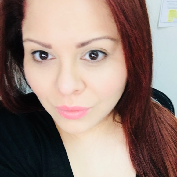 Profile Picture of Crystal Cerda (@ccrystal87) on Poshmark