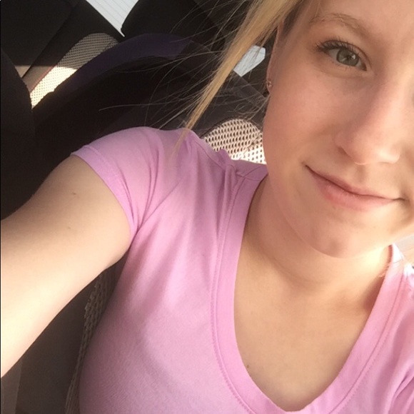 Profile Picture of Kayla Stallsworth (@kayla01489) on Poshmark