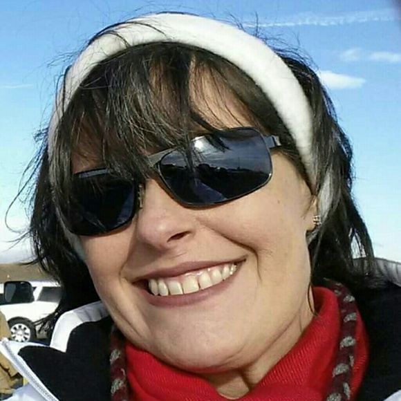 Profile Picture of Dawna Edwards (@edwards_dawna) on Poshmark