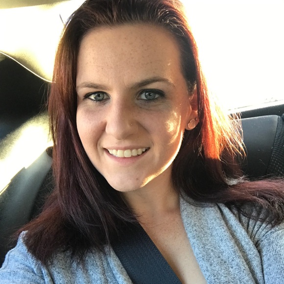 Profile Picture of Samantha Hastings (@shastings012810) on Poshmark