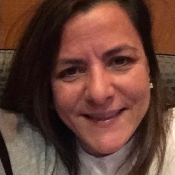 Profile Picture of Jane Aldebot (@jaldebot) on Poshmark