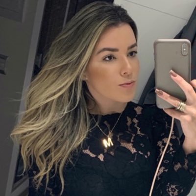 Profile Picture of Mariana Fasanaro (@marianafasanaro) on Twitter