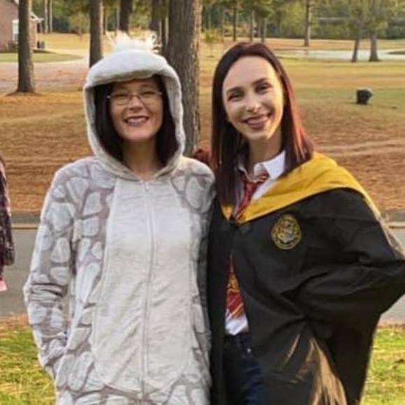 Profile Picture of Kirstie Hemmerich (@khemmerich) on Poshmark