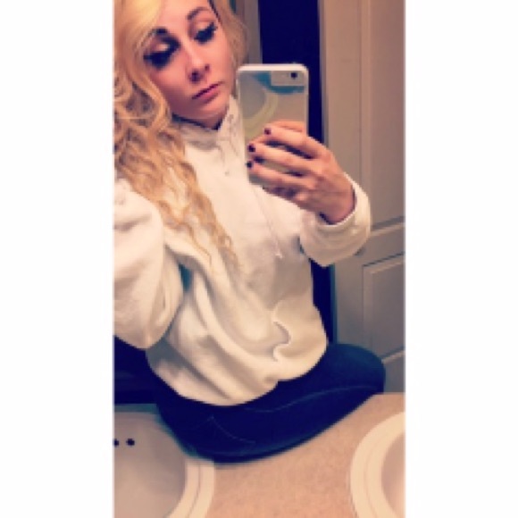 Profile Picture of Brianna Rattray (@brikttymeow) on Poshmark