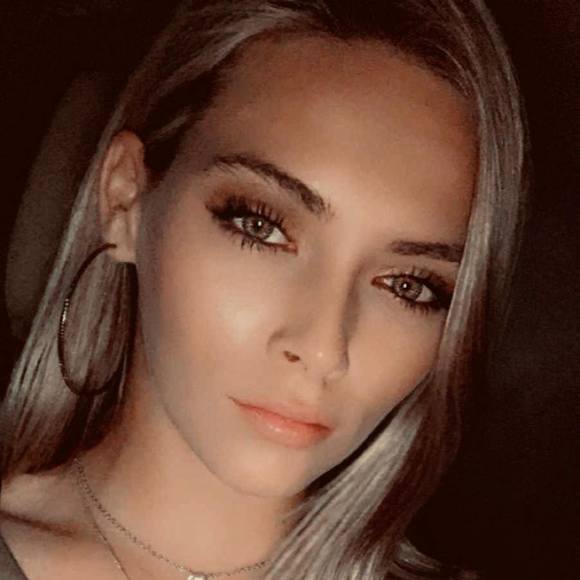 Profile Picture of Larrah Burgess (@larrahrenee) on Poshmark