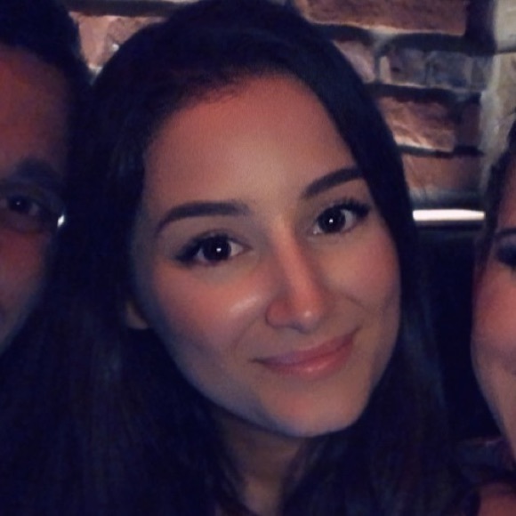 Profile Picture of Zeynep Kalkan (@zekaljp) on Poshmark