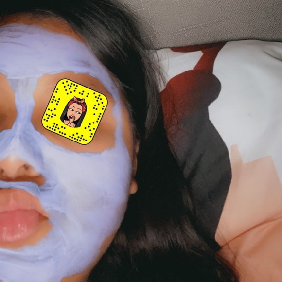 Profile Picture of Aracely Deleon-rocha (@aracely204) on Poshmark