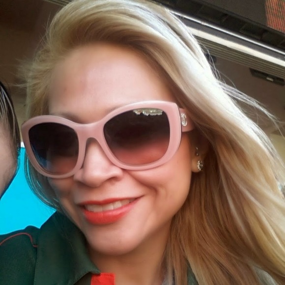 Profile Picture of Maria Cano (@mariacano177) on Poshmark