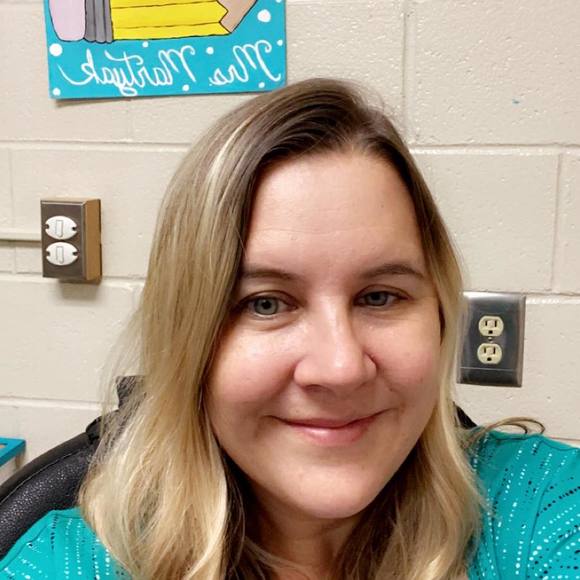 Profile Picture of Laura Bryant martyak (@lmartyak) on Poshmark