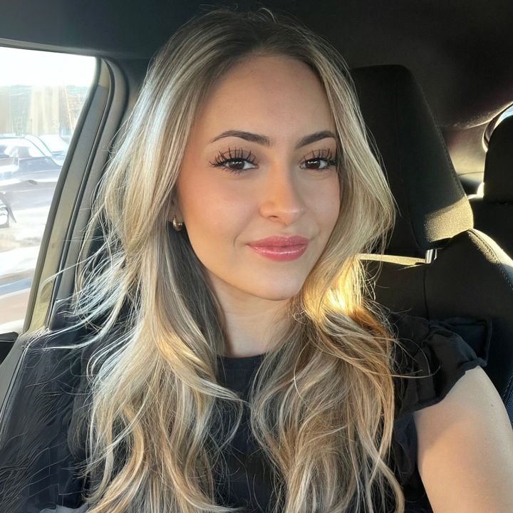 Profile Picture of angela (@roflangela) on Tiktok