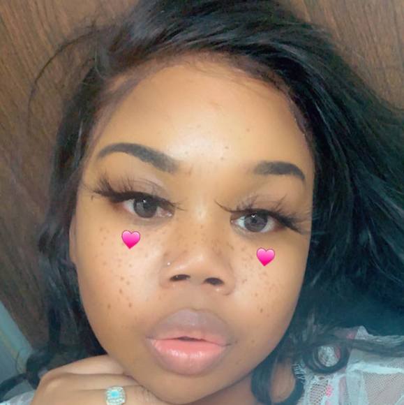 Profile Picture of Sierra Shone't (@glamorousce) on Poshmark