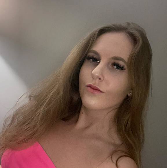 Ashley Shiers - Poshmark Profile Picture of Ashley Shiers (@ashleyshiers) on Poshmark